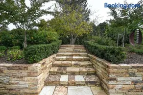 Adelaide Hills luxe-cottage with spectacular vineyard views - Image 5