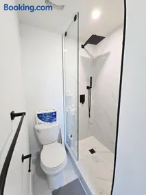 Modern Private Room Private Bathroom with King Bed with TV and Optional Balcony 10 minutes to Rogers Stadium Midtown Downtown Toronto - Image 3