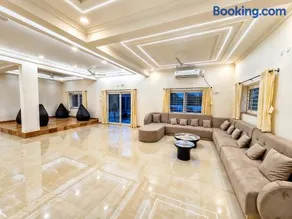 Saanvriya Farmstay 3BR Moinabad with Pool By Homeyhuts - Image 2
