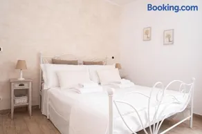 Quiet Boutique Apartament Garage nearby - Le Bicocche di Joyce - - Image 1