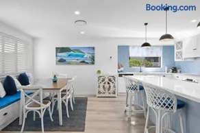 Waves Retreat - Coastal Style Home near Warana Beach - Image 4