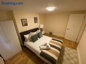 Riverside 2 Bedroom Apartment - Central Location - Image 5