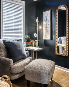 Red Robin Rentals - Wicker Park - Image 5