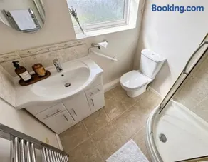 Tharsh Peaceful Escape Double Room with Shared Bathroom - Image 2