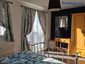 Beach View Couples Retreat Aberavon Beach Direct Seafront panoramic Sea Views large driveway parking - Image 3