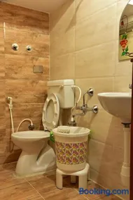 Elegant Serviced Apartment - Image 5