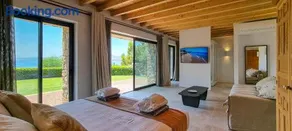 Aquavisionaire Beach Front Villa - Image 2