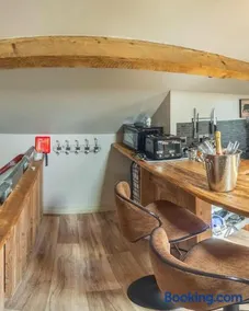 Gracie's Lodge at Woody's Glamping - Image 3