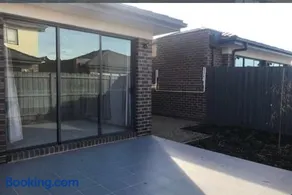 Casey Green Estate 3 bedrooms Narre Warren home - Image 3