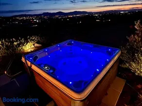 Private Romantic Escape - Hot Tub - Endless Views - Image 2