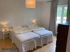 Fully equipped country house with lake location - Image 2