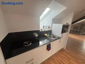 Bright attic apartment with charm - Image 2