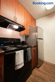 Luxurious stay near the beach - Image 4