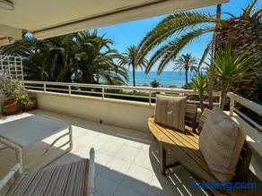 Front Beach Apartment by Hello Homes Sitges - Image 3