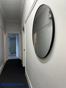 Lord Raglan Hotel - 5 mins to Central - Image 3