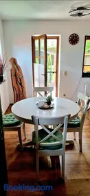 Ruhige Ferienwohnung Nussbaum mit kostenlosem Parkplatz ideal für Monteure, Geschäftsreisende, Paare & Durchreisende - Image 4