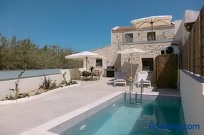 Filio luxury villa - Image 1
