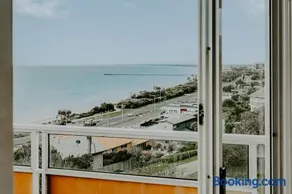 Pudding's Home Luxury Oceanfront Escape - Image 4