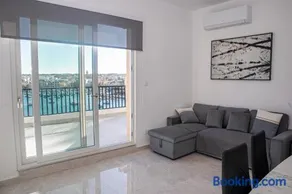 Seaview Sunset Court 14 - Image 3