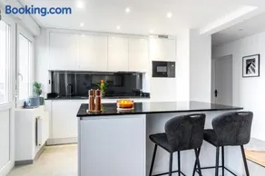 Luxueux, climatisé, 2 chambres, parking privé inclus, design, confort premium, 80 m2, proche gare SNCF - Image 1