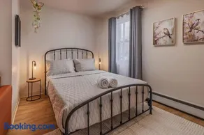 Historic Chic Downtown Suite - Image 2