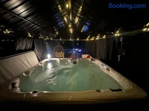 Pickleball and Hot Tub Retreat - Image 1