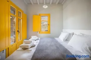 Serenity Beach Villa - Port View - Image 2