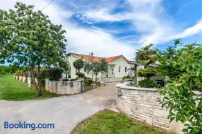 Wohnung mit privatem Pool, Garten und Grill - Image 2