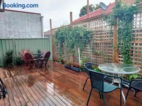 Adorable 1bedroom guesthouse in Narwee with deck - Image 2