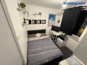 Double Room in a Cozy shared apartment, Custom House Harbour Apartments - Image 1