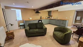 Ground floor, Very central, 2 Bed - Cobbles Apartment - Image 2