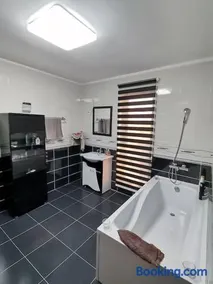 Party House - Image 3