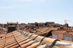 Central Old Town Apartments - Image 1