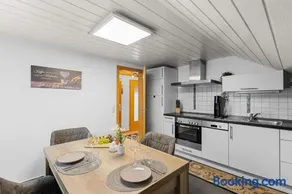 Modernes Apartment zentral in Ochsenhausen mit Parkplatz und WLAN ideal für Business und Urlaub - Image 1