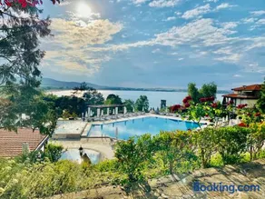 Santa Marina 2-bedroom apt. w/ Sea View + Terrace - Image 3