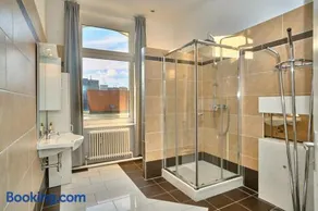 2 bedrooms & free parking - Image 1