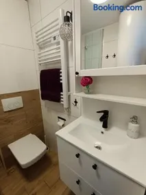 Siedlisko Dwa Żurawie - Uroczy domek nad stawem, z kominkiem, obok konie - Image 2