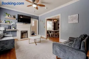 Walk to USC Devine Street - Cool Blue Bungalow - Image 1
