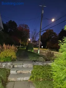 Heart Historic Ridgefield Studio WALK to town - Image 3