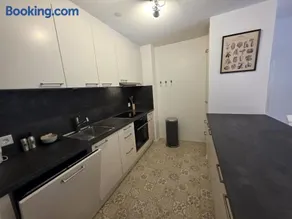 PL203 frisch renovierte lichtdurchflutete Wohnung mit Terrasse - Image 4