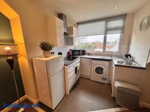 #81 Stylish Top Floor - for 2 - 10 mins to Brueton Park - " Perfect for Business Traveler and Couple - Free Parking" - Image 2