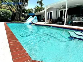 Heated Pool Private Duplex House, BBQ, Parking, WiFi - Image 3