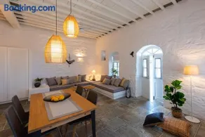 NIREAS STONEHOUSE IN APOLLONIA SIFNOS - Image 1
