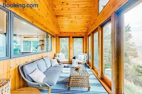Renovated oceanfront home with stunning view & pebbly beach - snowbird-friendly - Image 4