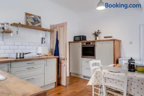 3 Bed in Brighstone oc-r30510 - Image 4