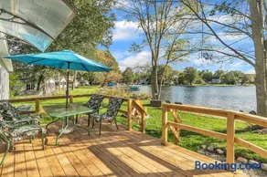 Hidden LakeFront -New Build-Private Beach-Fast WiFi - Image 2