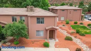 Spacious Townhome by Utah National Parks Sleeps 8 - Image 3