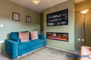Silcox House Bath - Image 3