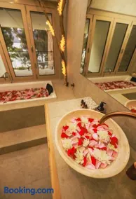 Bruny Island Oceanfront Luxe Cabin with Spa - Image 3