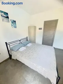 Bed and Beach - Image 2
